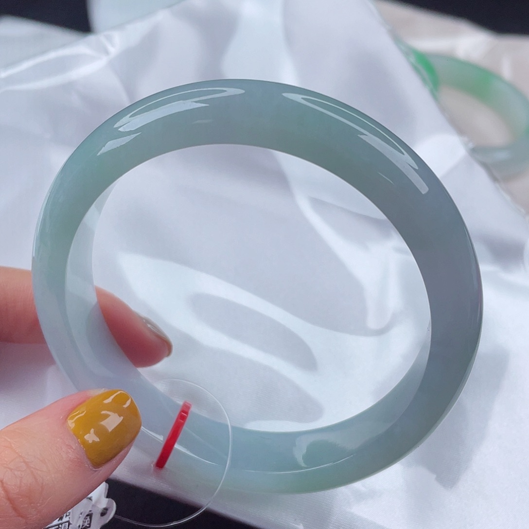 翡翠手镯未镶嵌汪*62圈