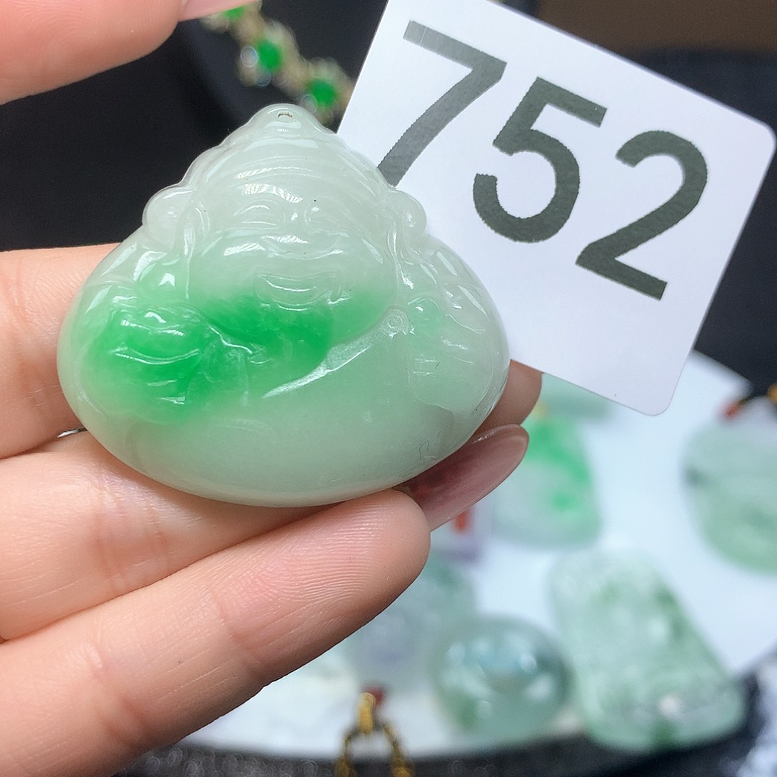 翡翠吊坠(赠链)未镶嵌