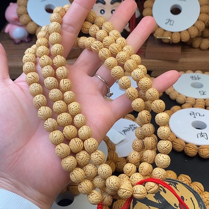 桃核手串奶油脖挂10.5  （尺寸误差0.5之间）