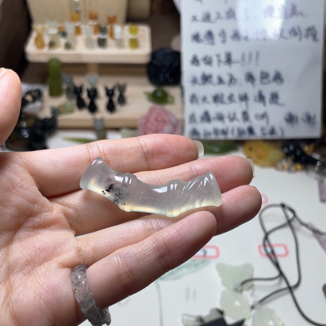 蛇纹石玉颈饰未镶嵌钱****来