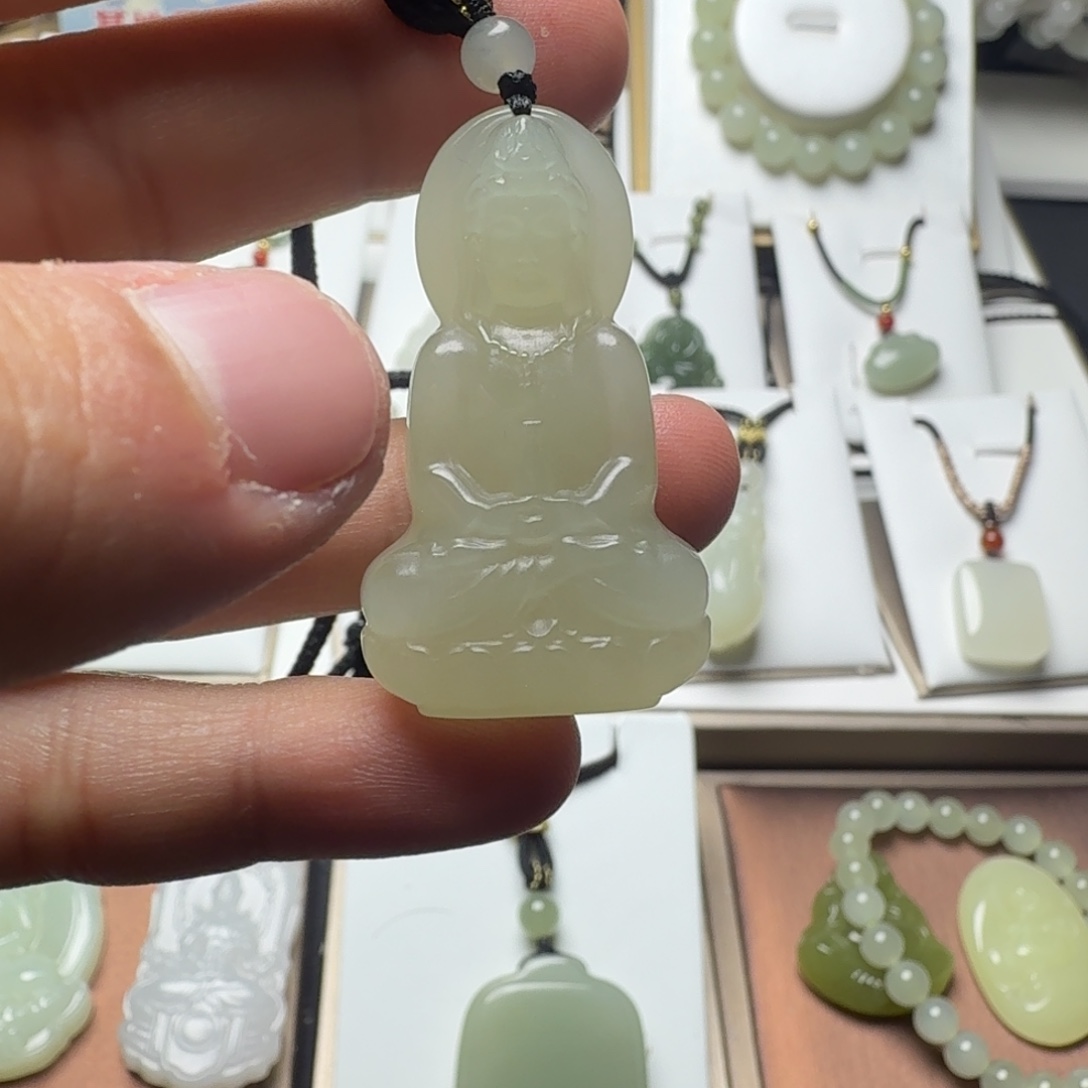 和田玉未镶嵌颈饰