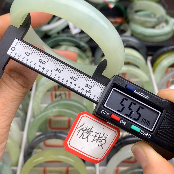 蛇纹石玉未镶嵌手镯1071