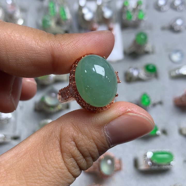 翡翠未镶嵌戒指铜托，卖裸石，需要二次镶嵌