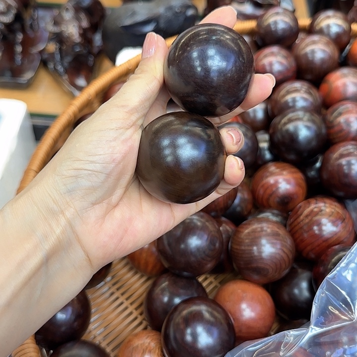 爱****后老挝大红酸枝精美高级手球5.0