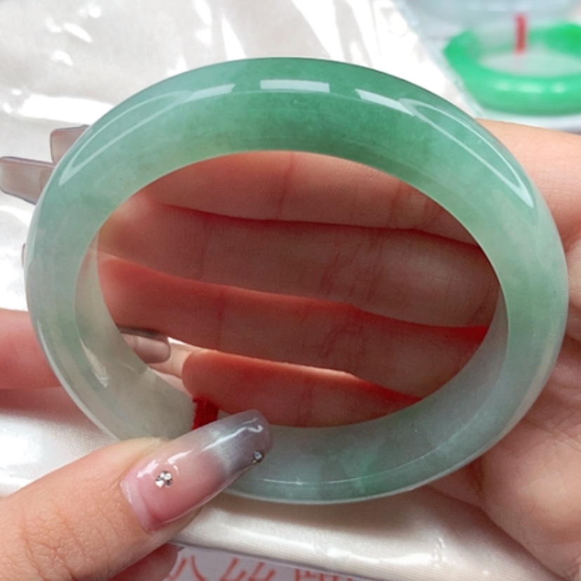 【闪购商品】翡翠手镯未镶嵌60圈