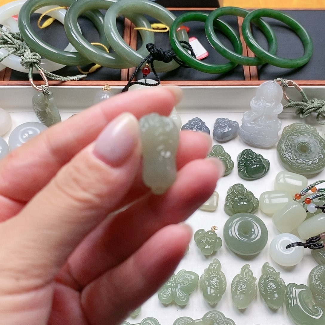 和田玉未镶嵌颈饰