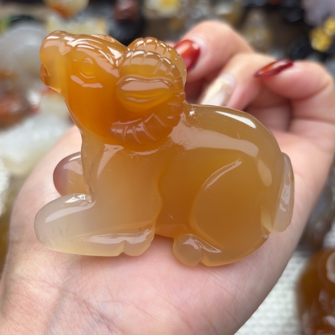 玛瑙/玉髓把件未镶嵌龙**下