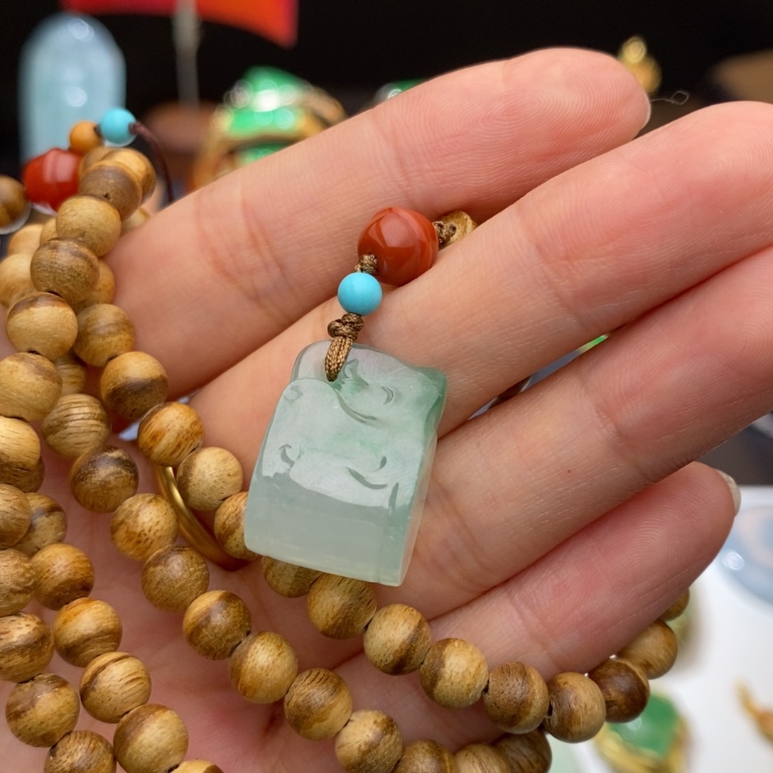 定制翡翠18K金镶嵌如意锁