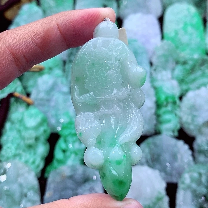 天然A货翡翠龙牌