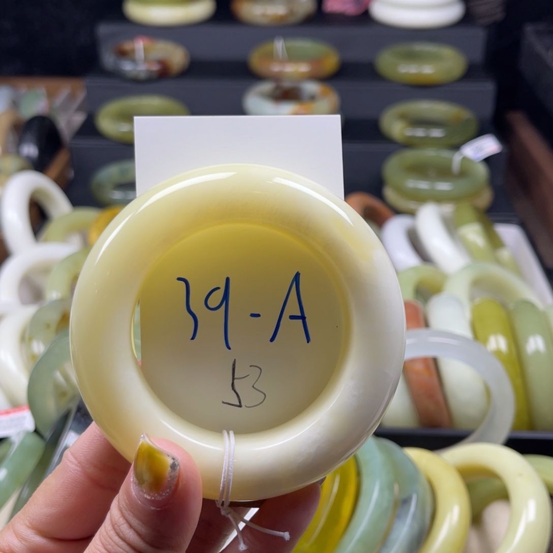 嗯***呐蛇纹石玉未镶嵌手镯