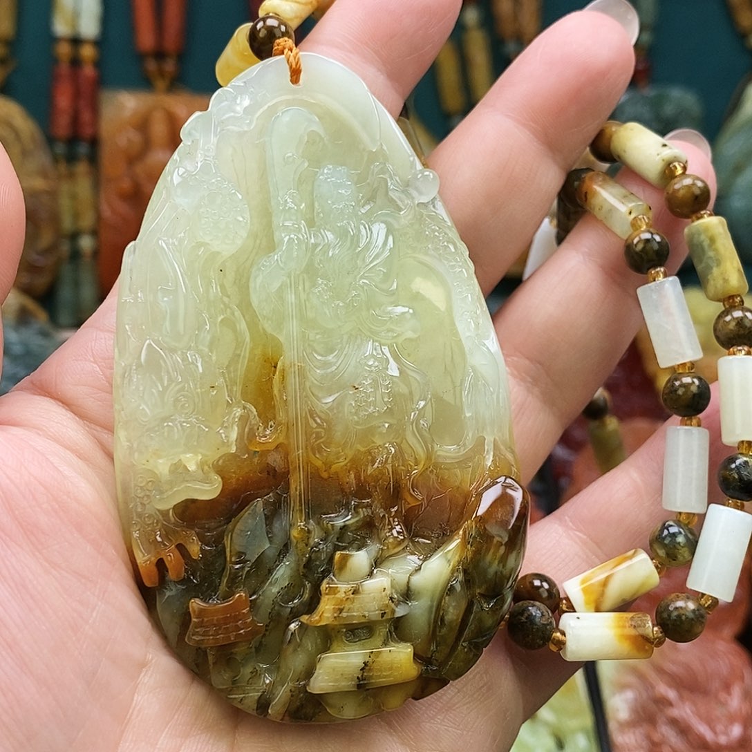 蛇纹石玉未镶嵌颈饰关公