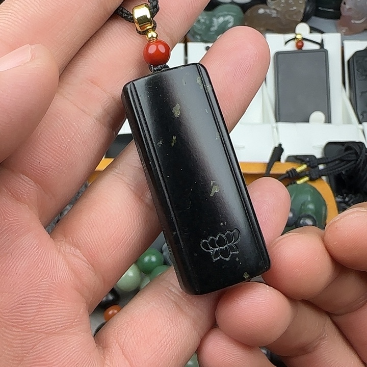 和田玉（青玉）颈饰未镶嵌叶河黑青