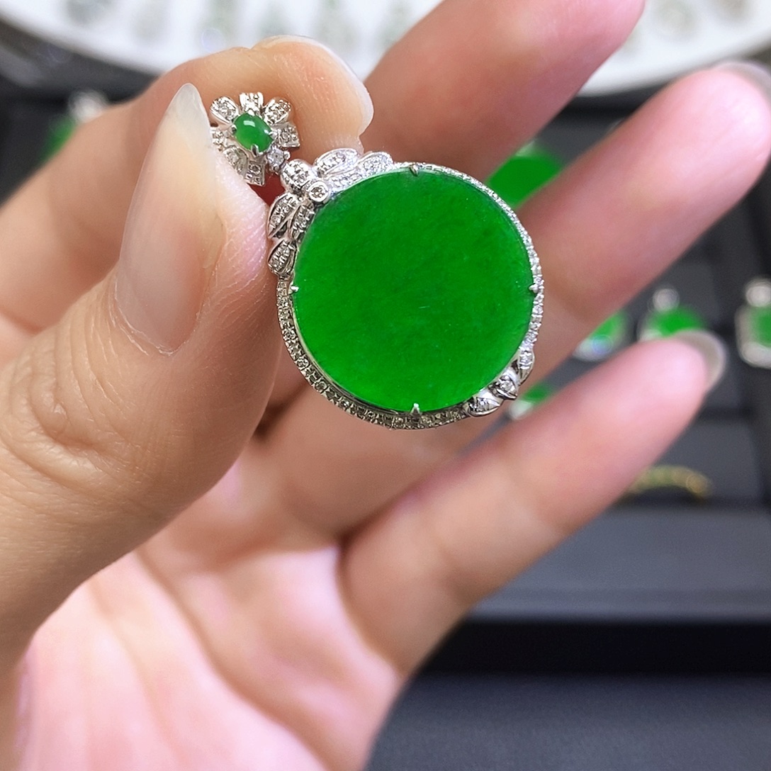 翡翠18K金镶嵌吊坠(不含链)