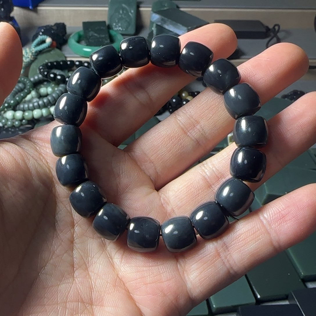 和田玉（墨玉）手串未镶嵌