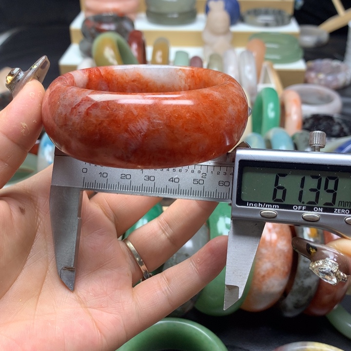 未镶嵌手镯石英质玉