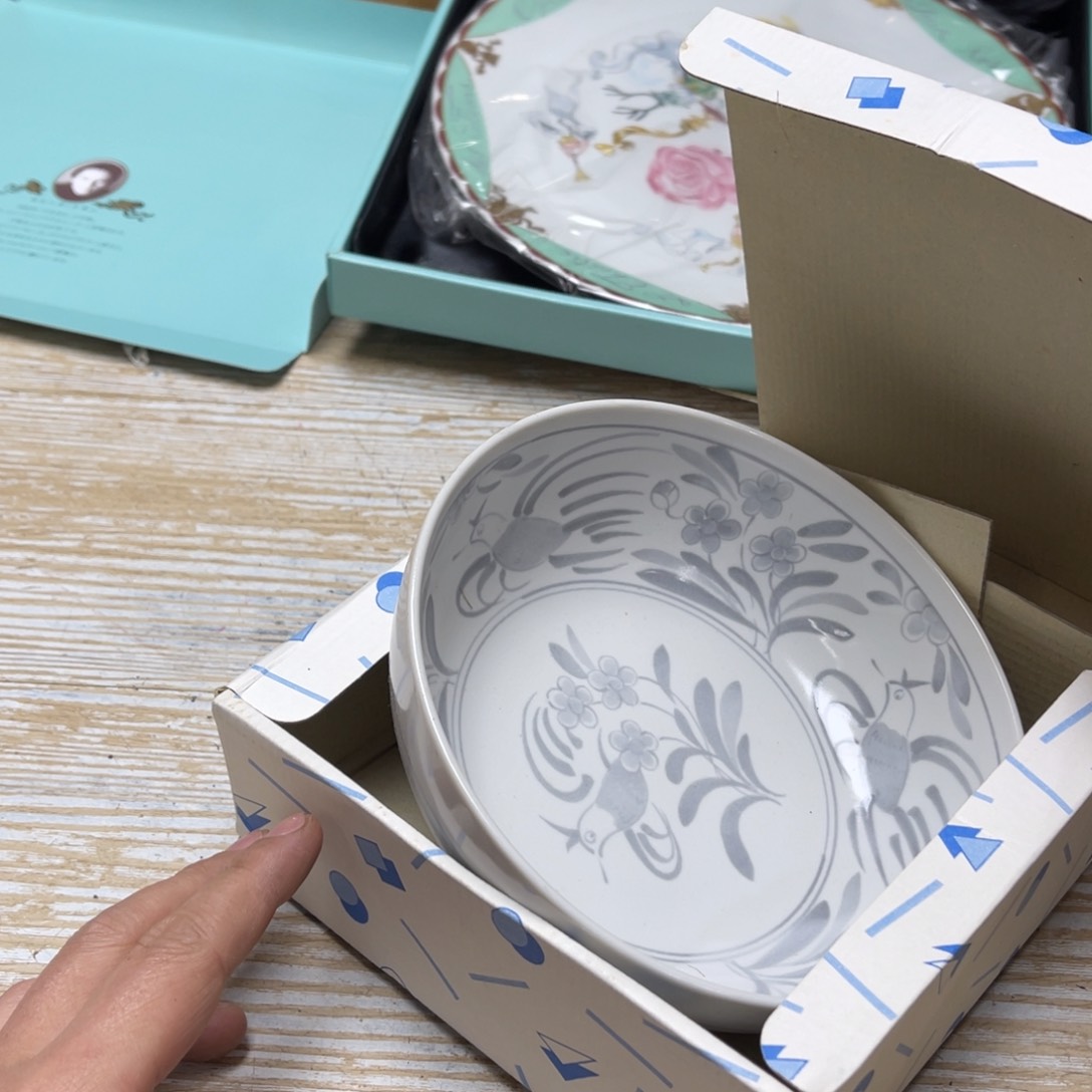 瓷片水*密密麻麻地排列着一个