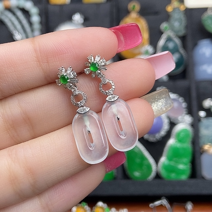 颈饰18K金镶嵌翡翠