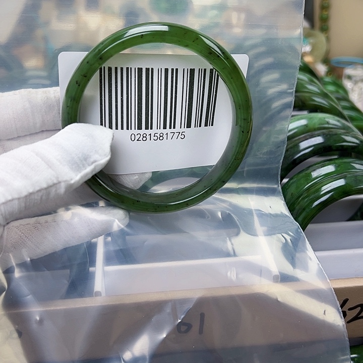 和田玉未镶嵌手镯微瑕6162