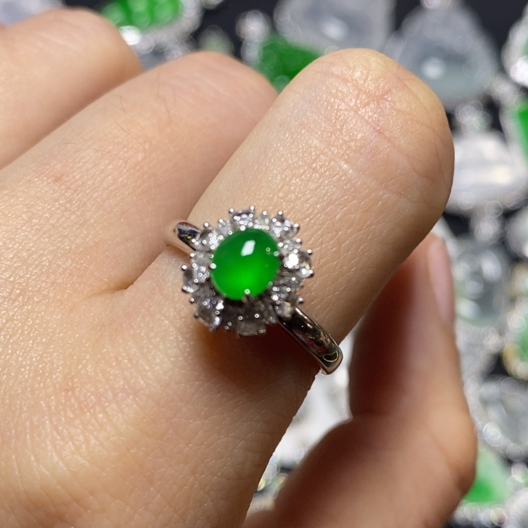 翡翠戒指18K金镶嵌蛋面