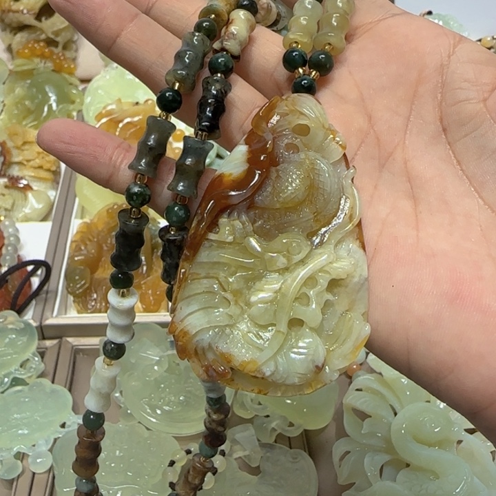 蛇纹石玉吊坠未镶嵌