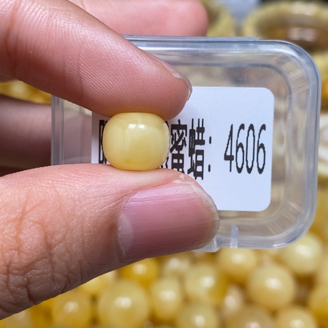 蜜蜡未镶嵌珠宝奇石4606