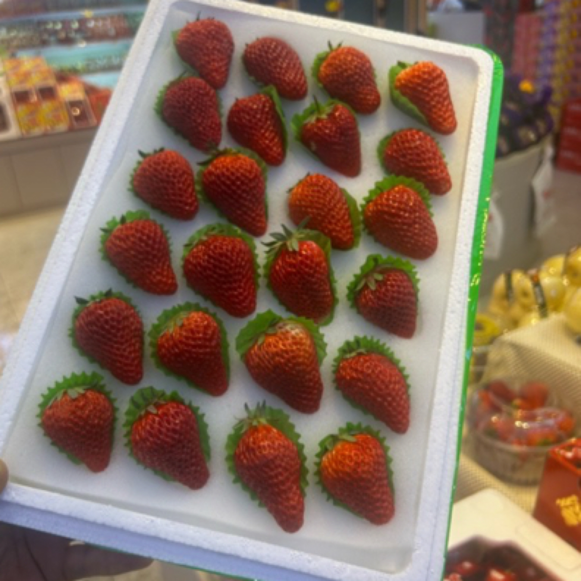 万新店丹东99草莓一箱