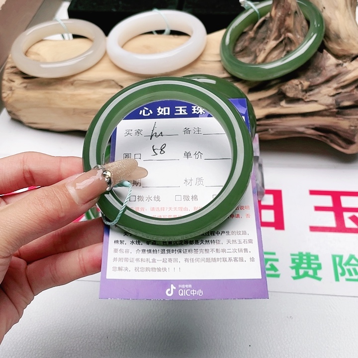 和田玉手镯未镶嵌不*挽