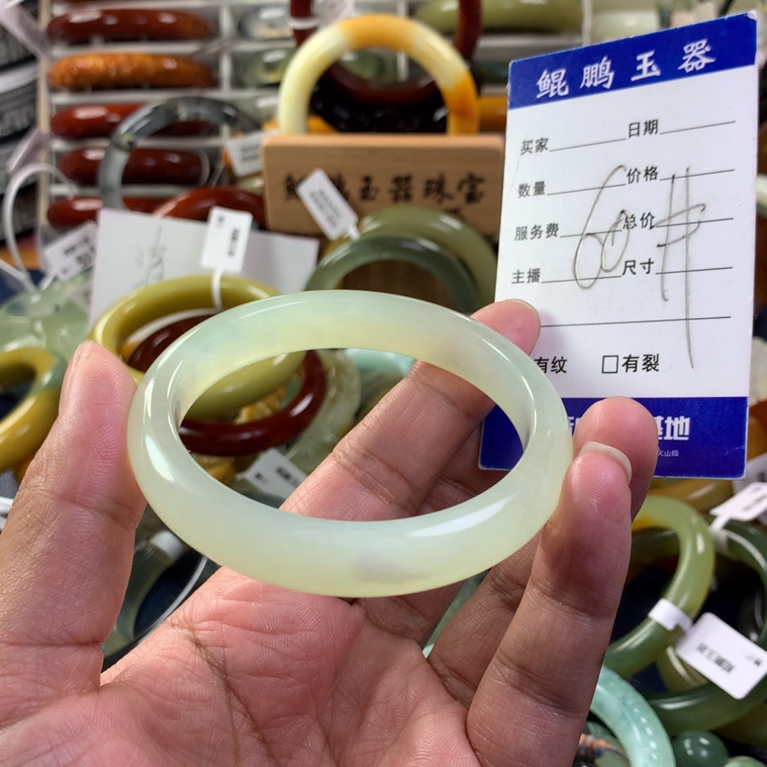 蛇纹石玉手镯未镶嵌