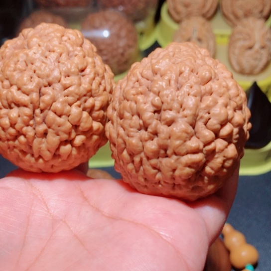 文玩核桃把件爆肉金刚菩提