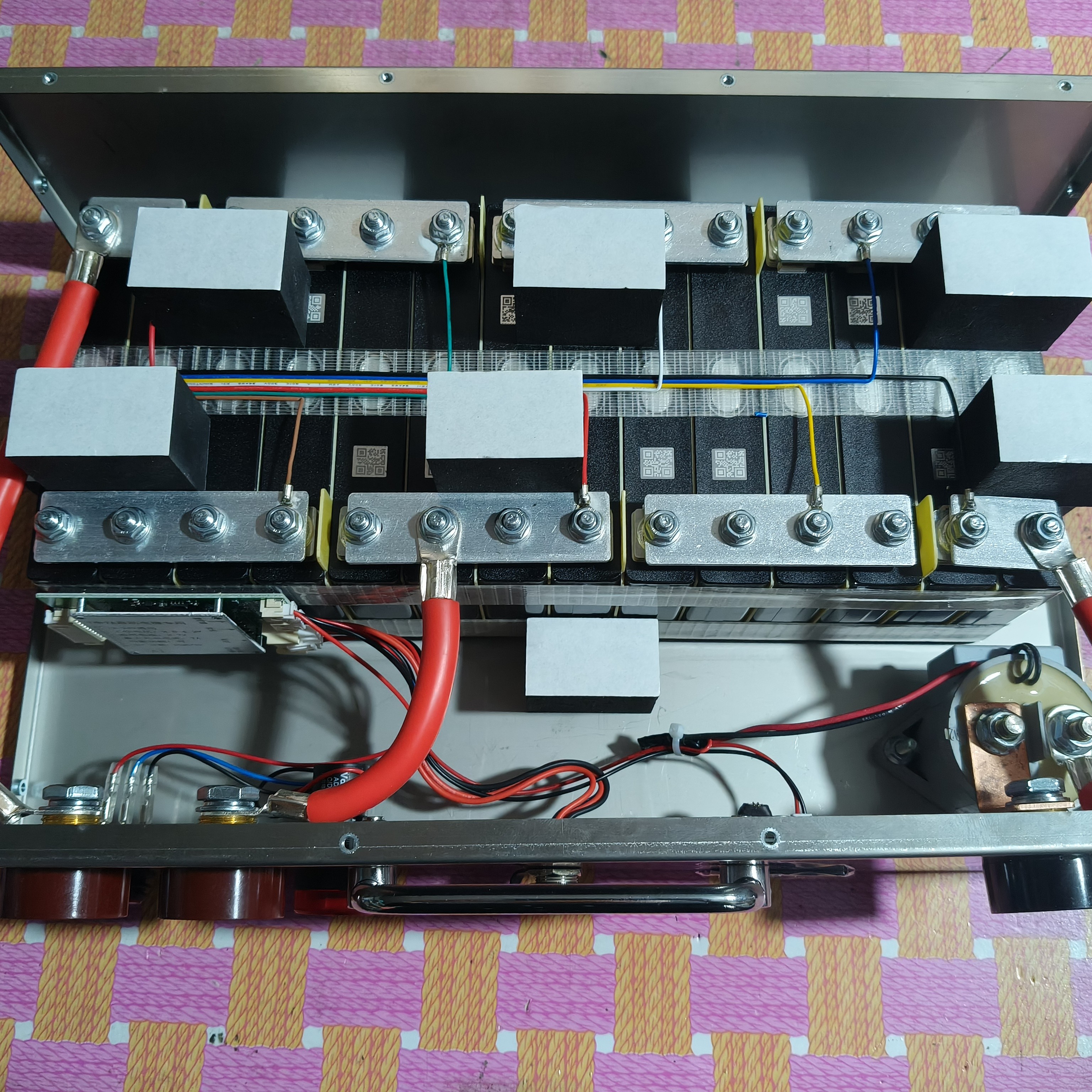 欣旺达20电芯两并七串强启电源 配低压保护 低压报警 防反接保险