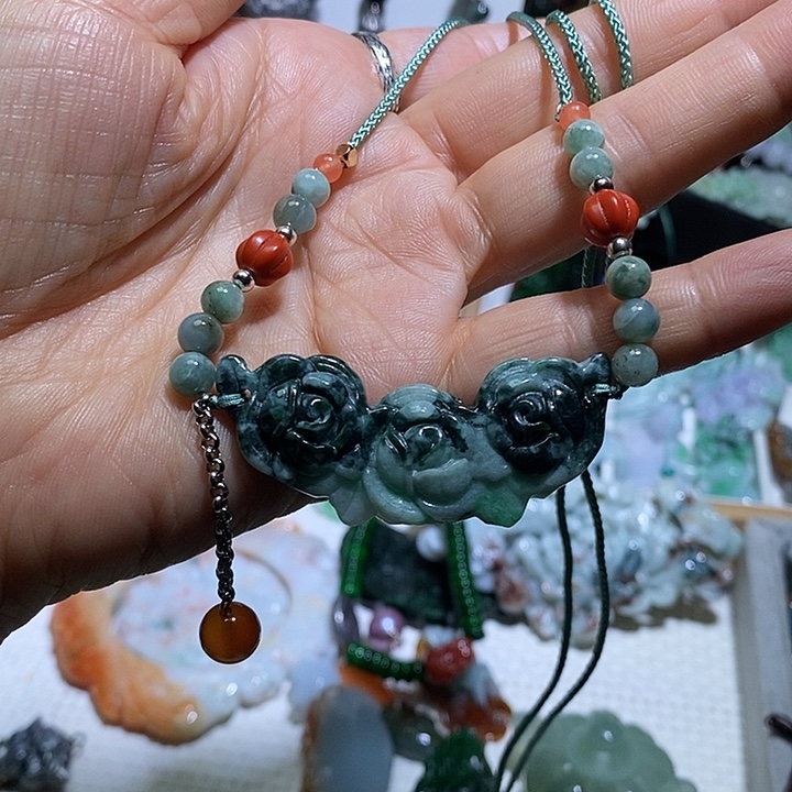 翡翠未镶嵌吊坠(赠链)