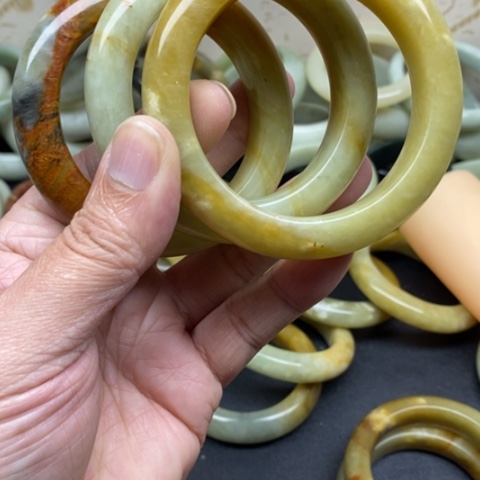 未镶嵌蛇纹石玉手镯风***?
