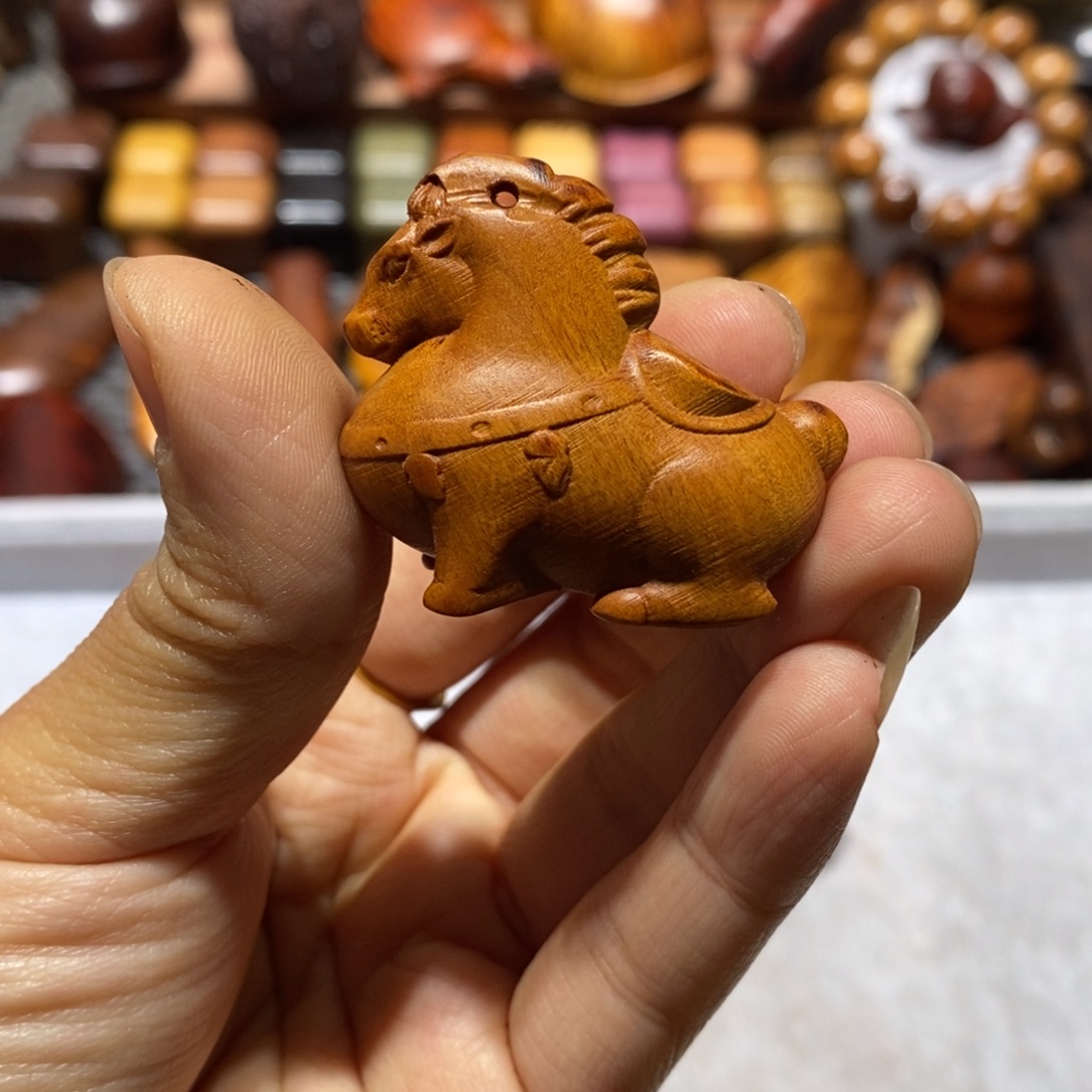 花***猪木枣木瑕疵雕刻一个