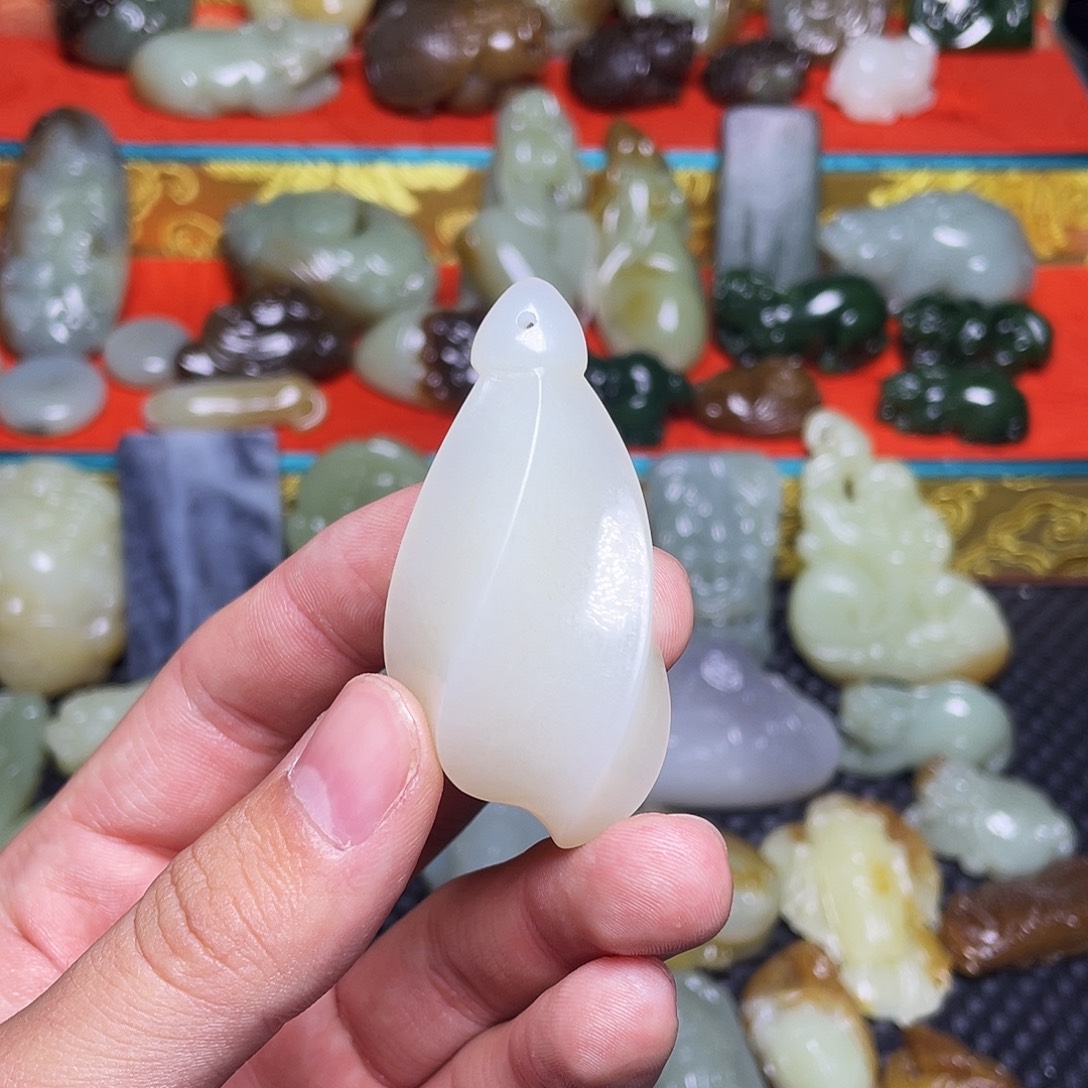 嘻***哈和田玉未镶嵌颈饰