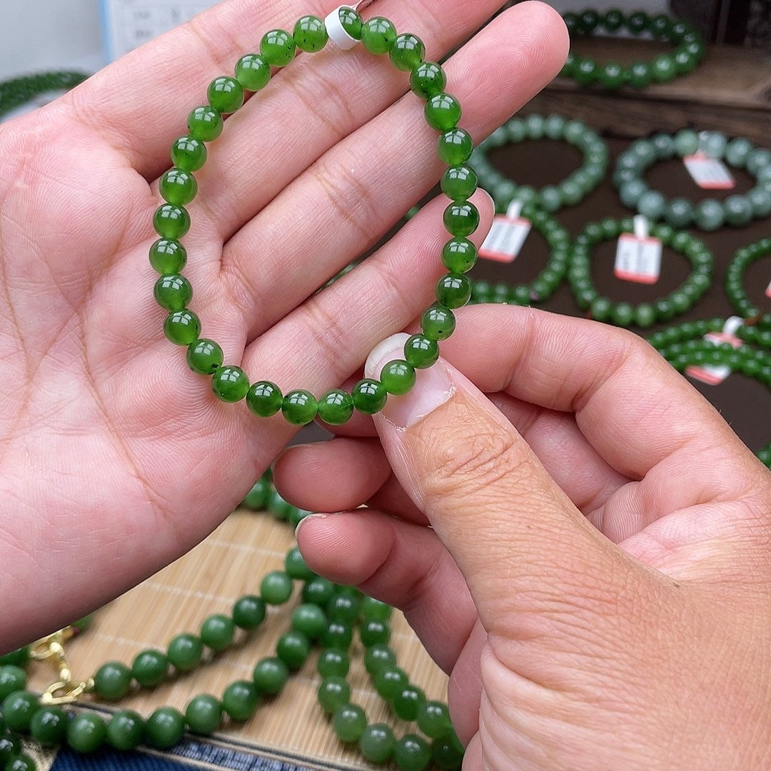 和田玉未镶嵌手链辣阳绿卡6