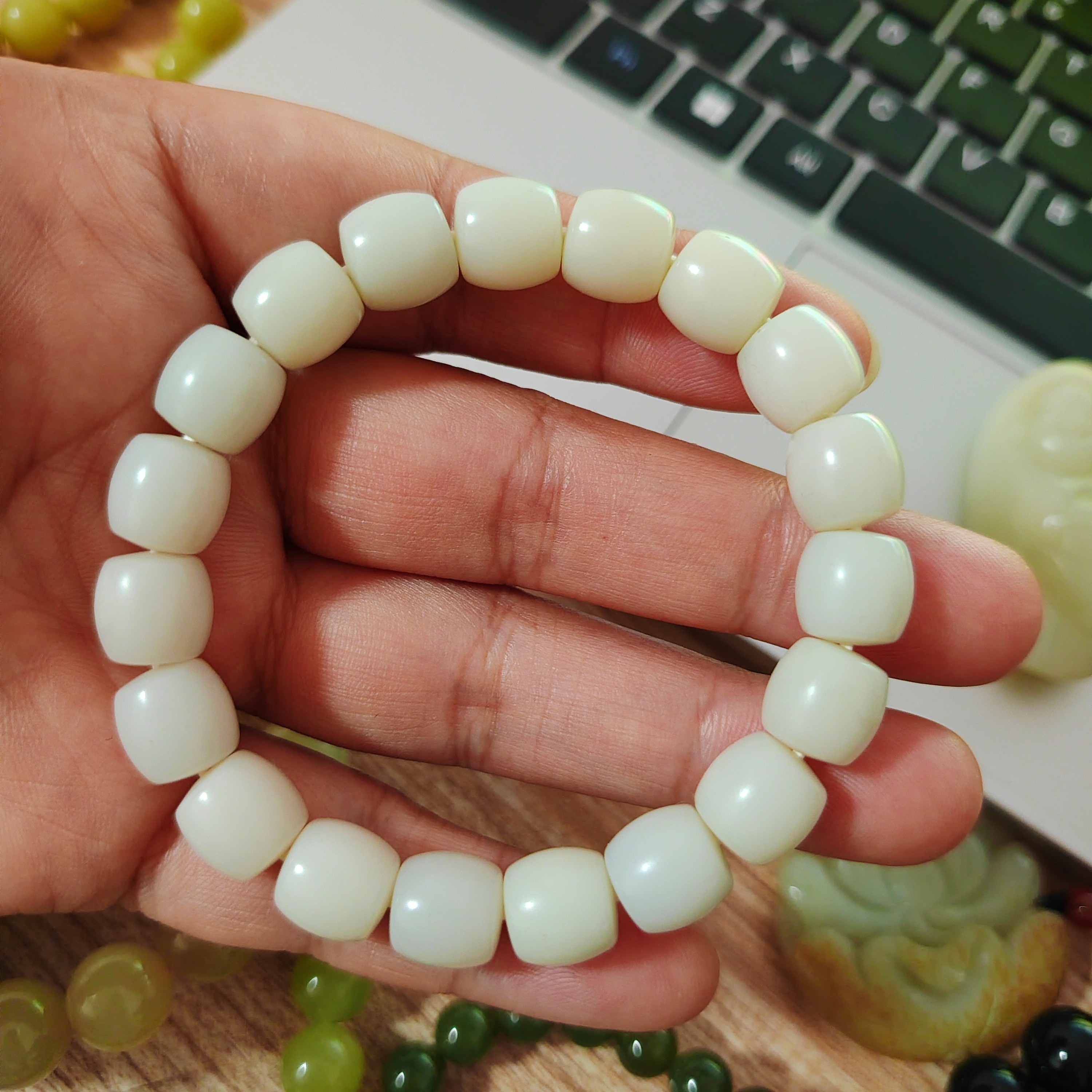 和田玉未镶嵌手串