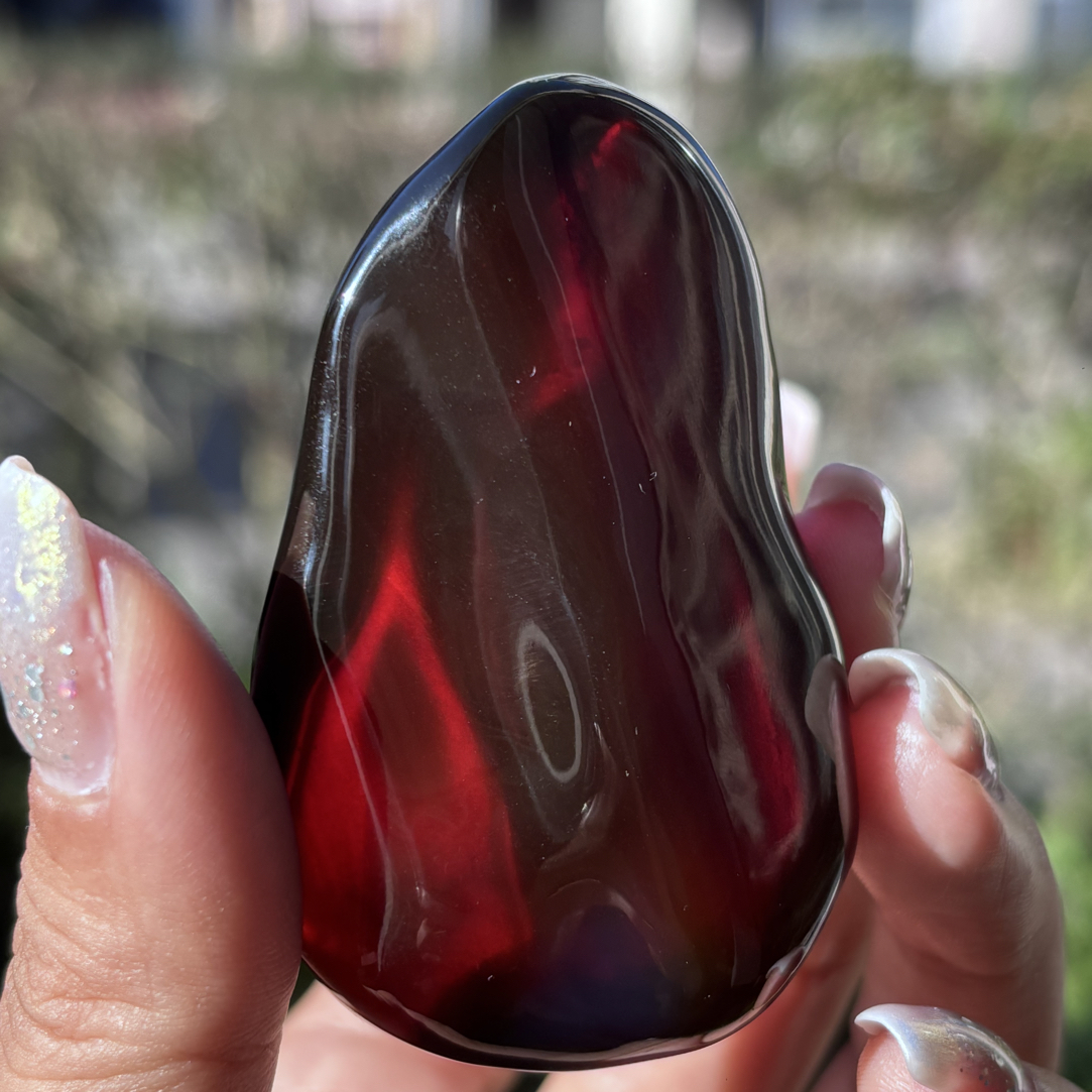 缅甸琥珀棕血珀酒红色随形吊坠，老料自带贝壳光，如需打孔不退换