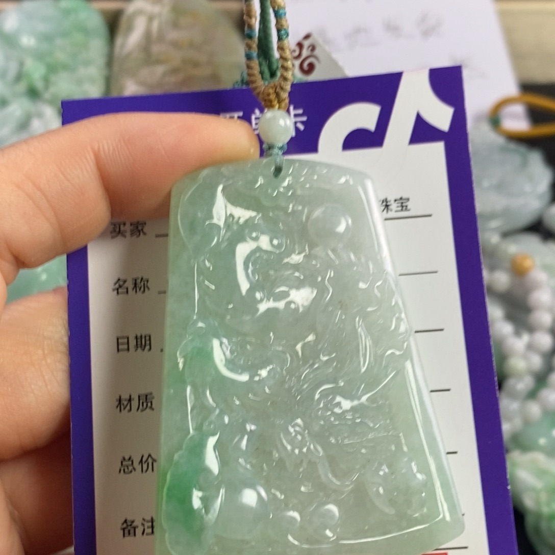 翡翠颈饰未镶嵌龙牌