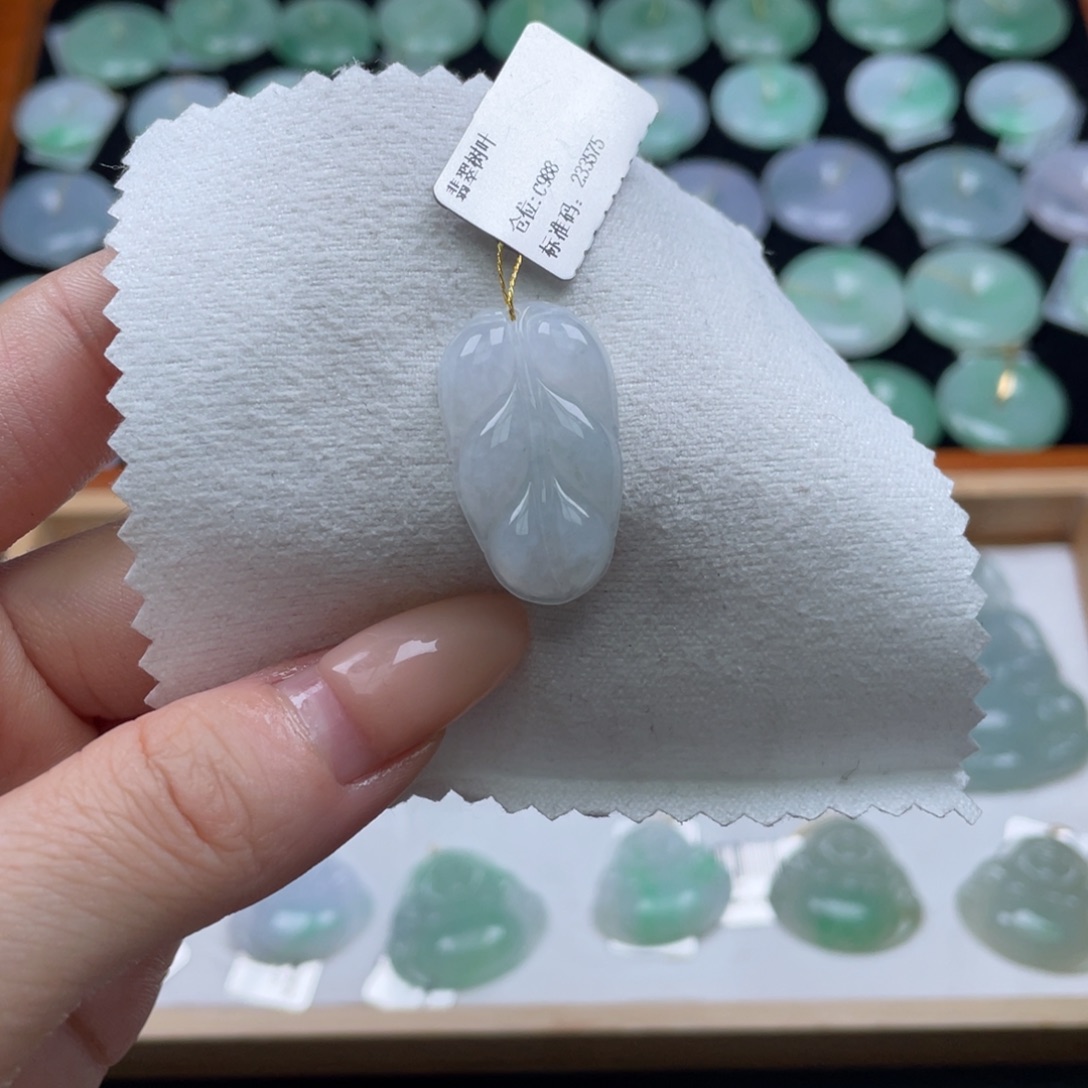 翡翠未镶嵌颈饰叶子