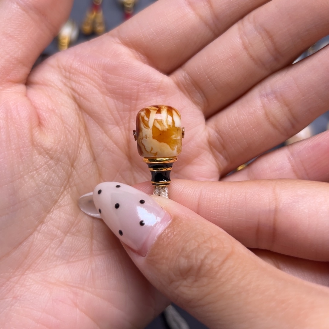 琥珀未镶嵌裸石10.3mm