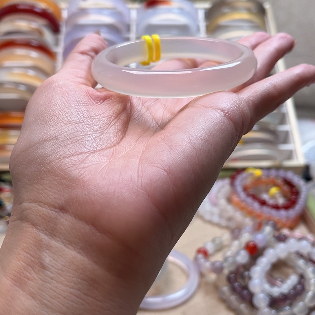 铁***士玛瑙/玉髓未镶嵌手镯