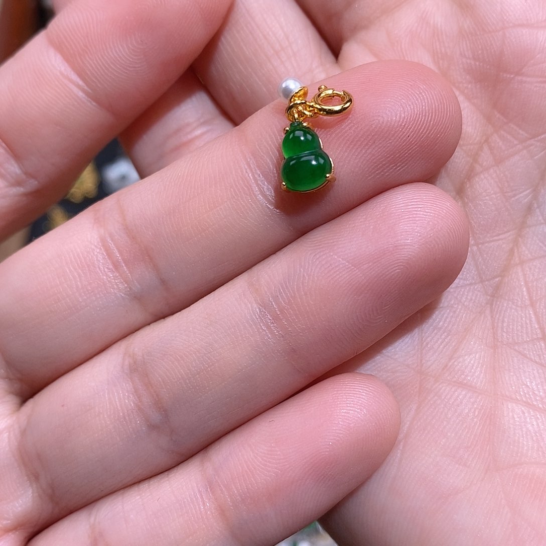 翡翠套链银S925镶嵌葫芦吊坠