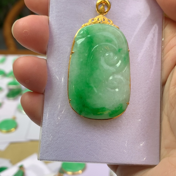 翡翠颈饰18K金镶嵌翡翠翡翠吊坠