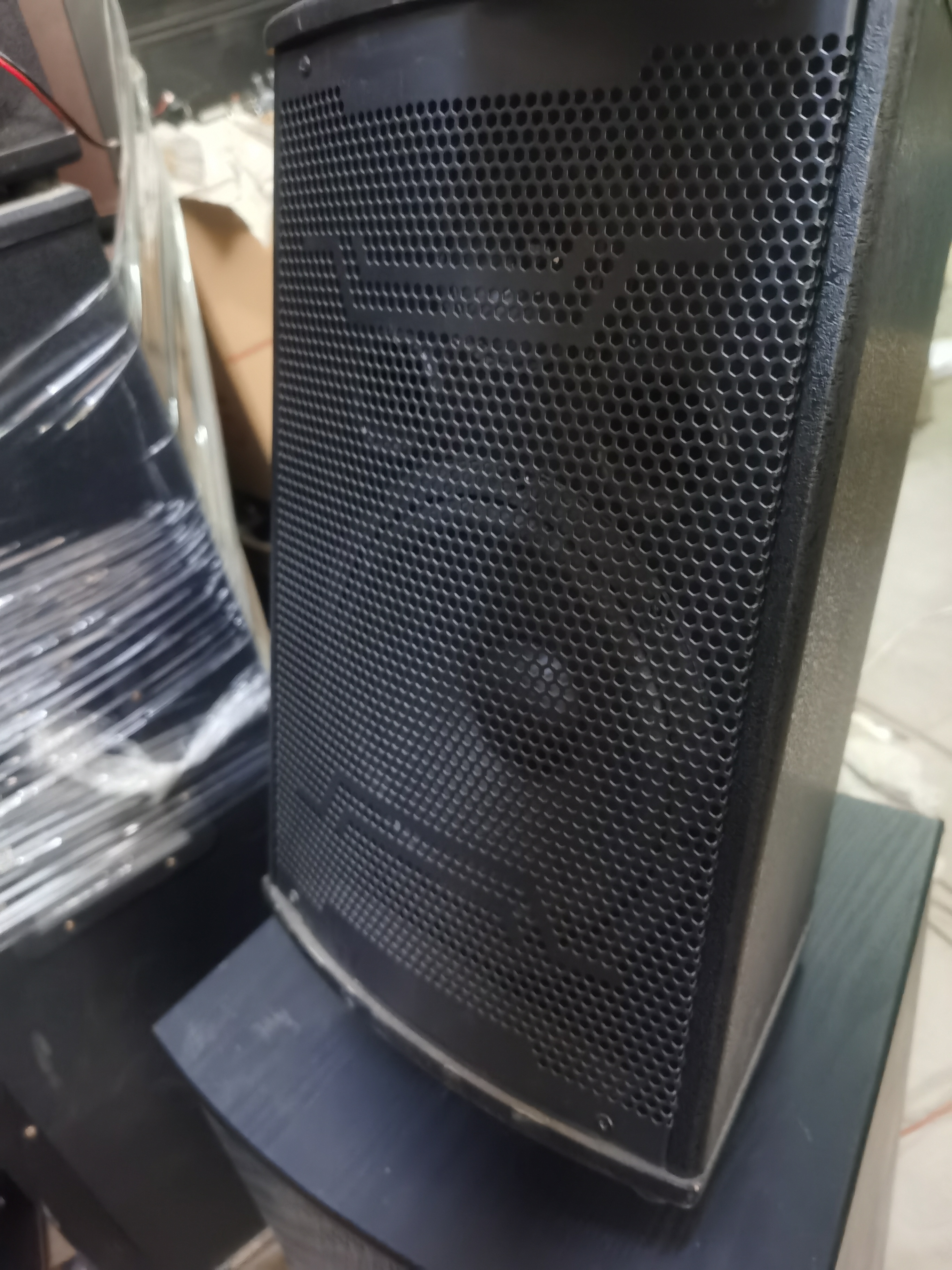 未使用  8寸无缘音箱一个，不包邮微瑕