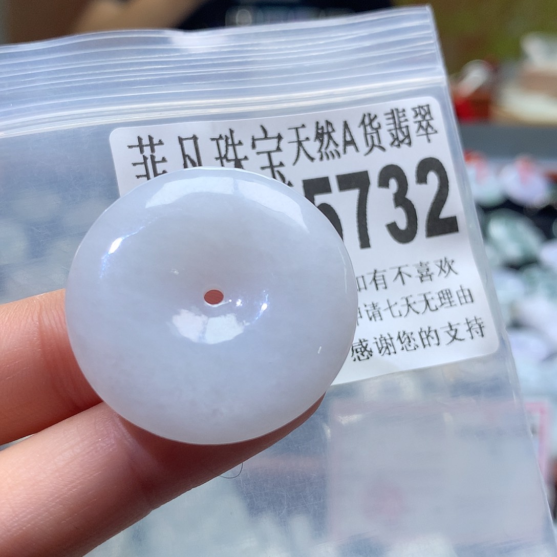 翡翠挂件未镶嵌，