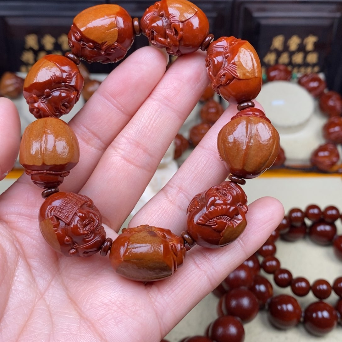 @****橄榄核吊坠八宝财神