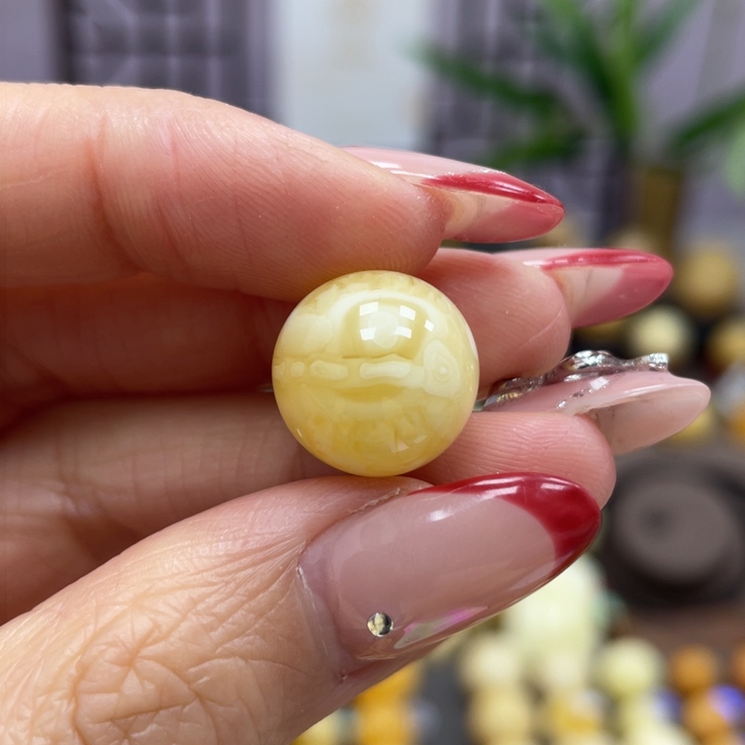 琥珀裸石未镶嵌13.8mm带皮色
