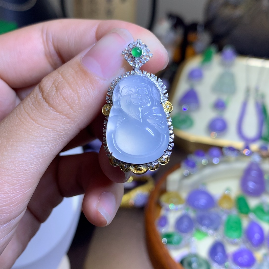 翡翠颈饰18K金镶嵌翡翠