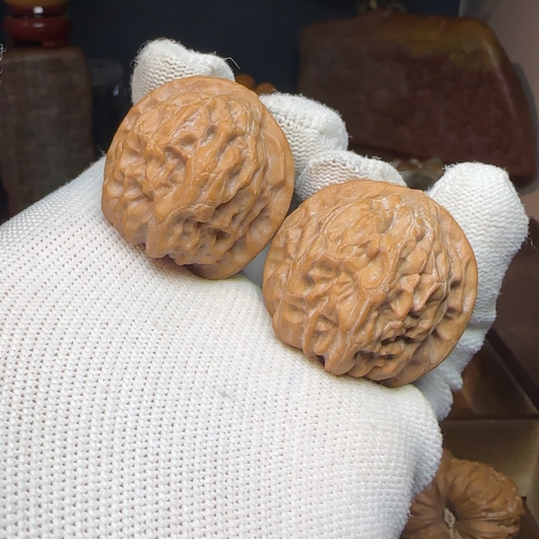 桃核把件大红皮（小众手捻）