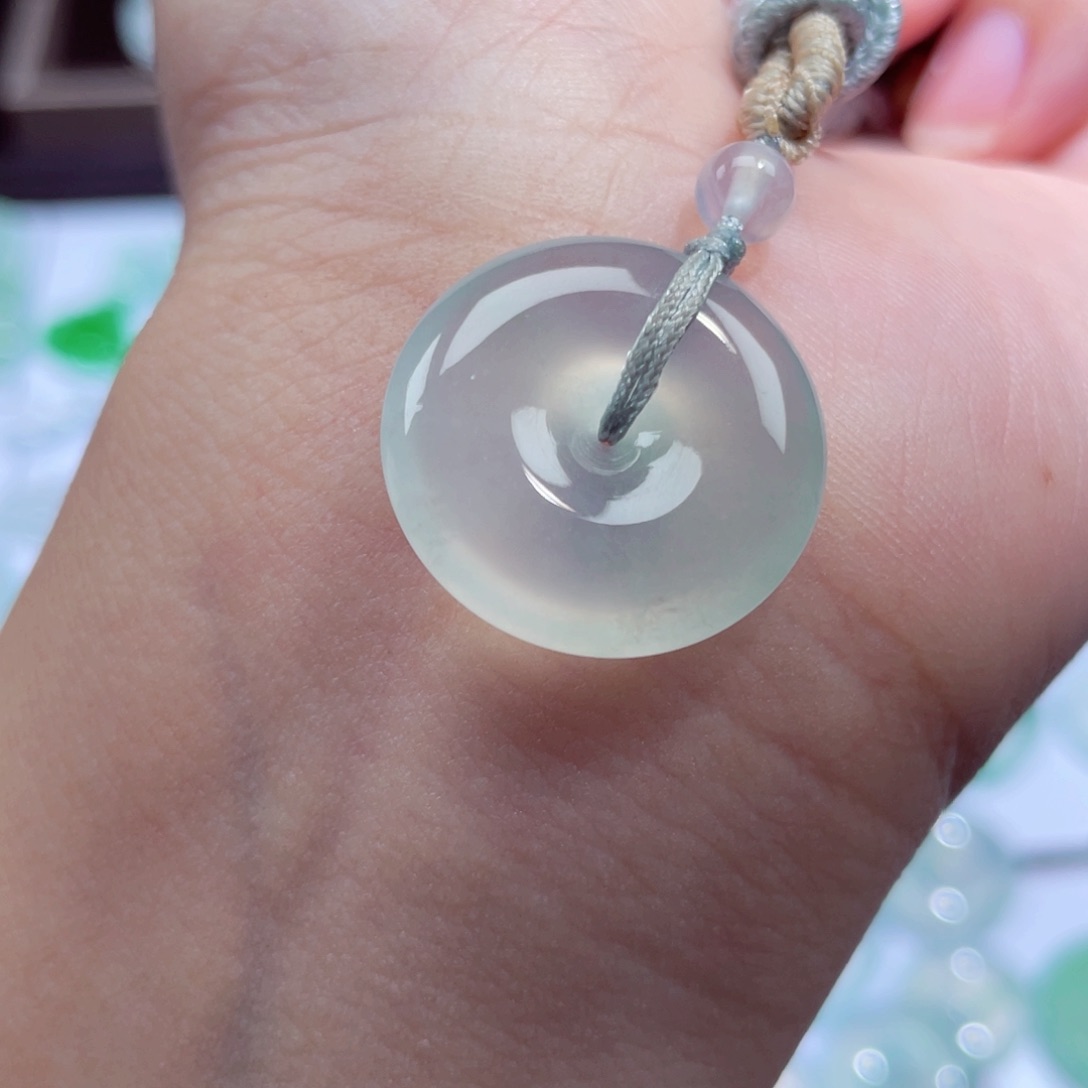 颈饰未镶嵌翡翠平安扣